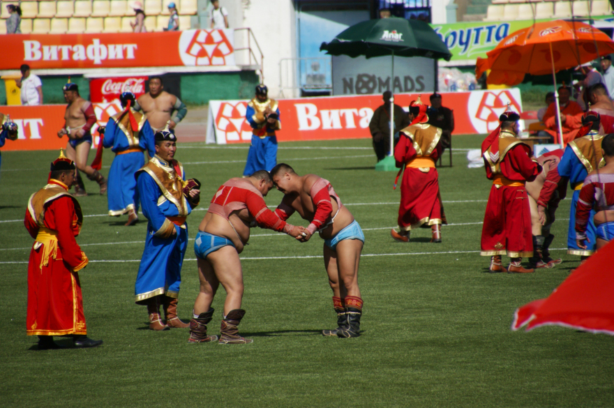 Ringerwettkampf_beim_Naadam-Fest