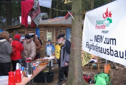 Kaffeestand im Hüttendorf