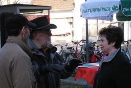 Unterschriftensammlung für Opel am 21.3.2009 Rüsselsheim