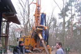 Ein neuer Brunnen wird gebohrt