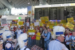 100. Montagsdemo am Flughafen