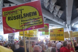 100. Montagsdemo am Flughafen