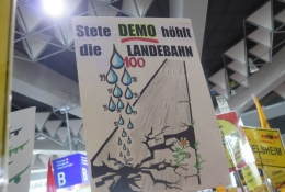 100. Montagsdemo am Flughafen
