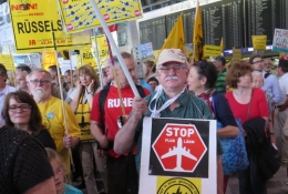 100. Montagsdemo am Flughafen