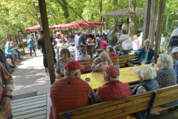 Traditionelle 1. Maifeier am Naturfreundehaus