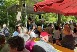 Traditionelle 1. Maifeier am Naturfreundehaus