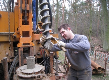 Ein neuer Brunnen wird gebohrt